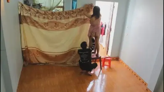 Bersihin Rumah Sambil Colmek Memek Basah Sampe Banjir